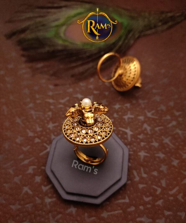Antique Gold Polished Finger Ring